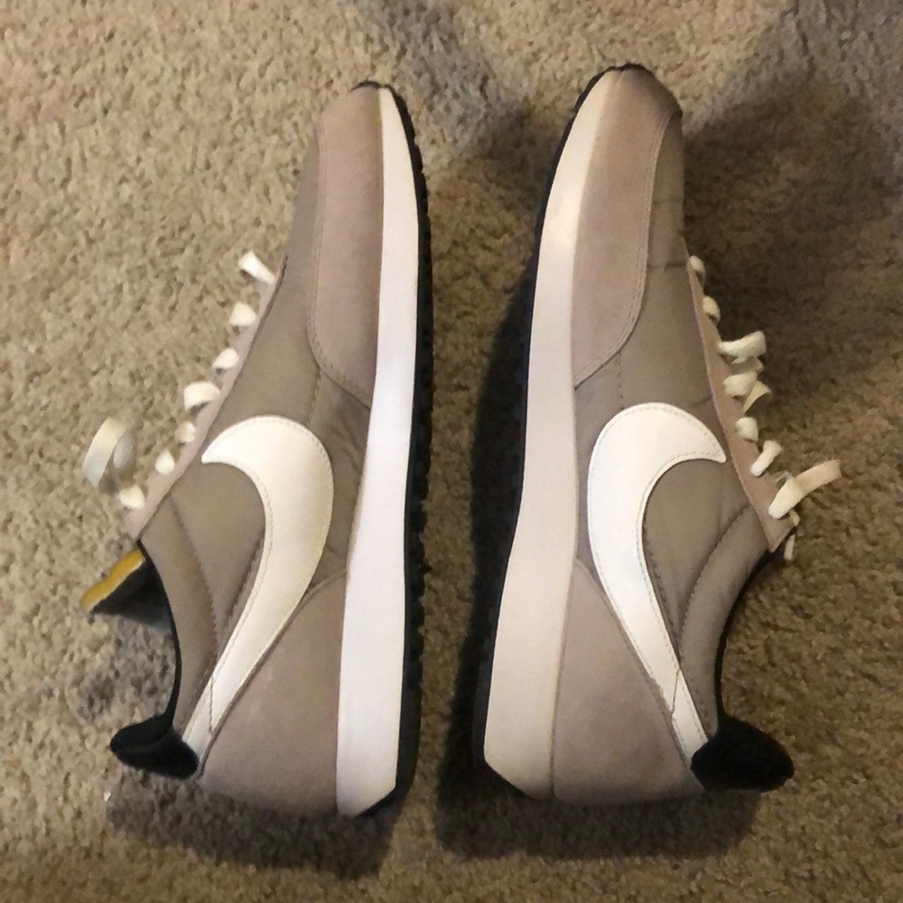 Nike cream sneakers
